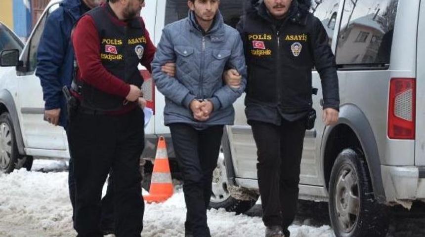 Cezaevi Firarisini Polisler Kardaki Ayak Izlerini Takip Ederek Yakaladı