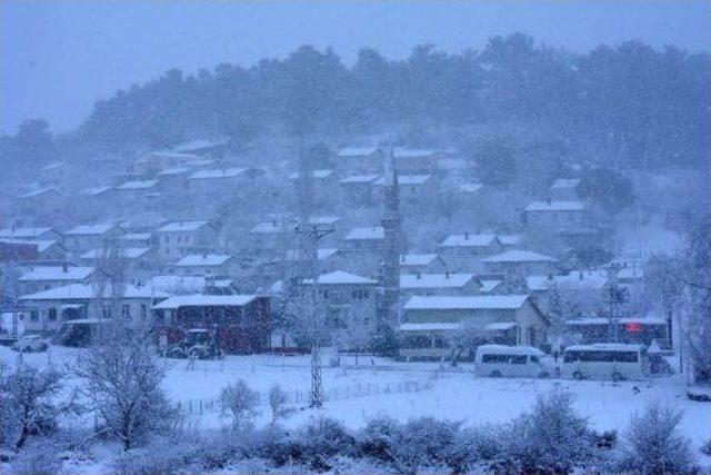 Çanakkale'de 3 Ilçede Okullar Yarın Da Tatil