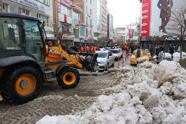 Kırıkkale Belediyesi’nde Kar Mesaisi