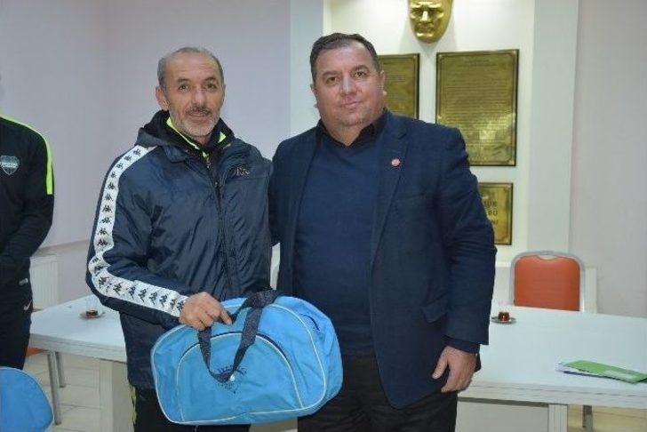 Büyükşehir Belediyesi’nden Malkara 14 Kasım Spor Kulübü Futbol Takımına Malzeme Desteği G2