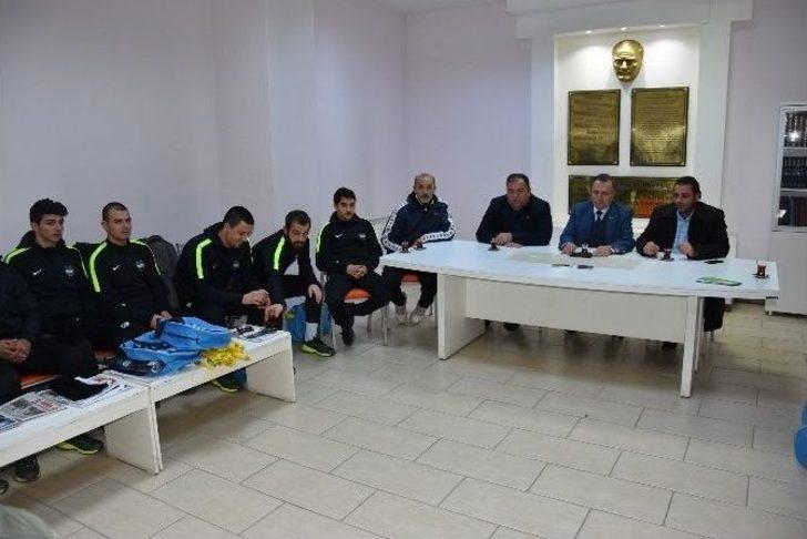 Büyükşehir Belediyesi’nden Malkara 14 Kasım Spor Kulübü Futbol Takımına Malzeme Desteği G3