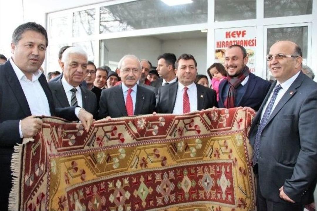 Kılı&ccedil;daroğlu, K&ouml;yde G&ouml;zleme Yiyip Ayran İ&ccedil;ti