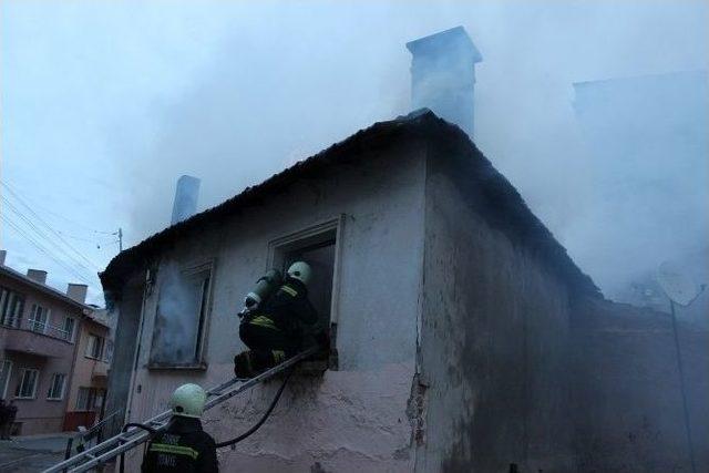 Edirne’de Tek Katlı Binada Çıkan Yangın Korkuttu