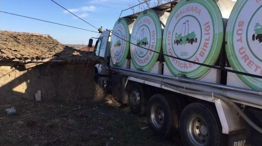 Kontrolden &Ccedil;ıkan Kamyon Ortalığı Savaş Alanına &Ccedil;evirdi