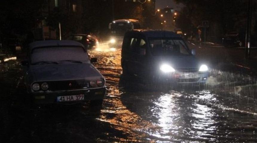 Kocaeli’de Kar Ve Yağmur Su Baskınlarına Neden Oldu