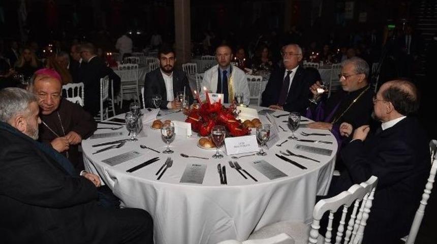 Beşiktaş&rsquo;ta Şeb-i Aruz Ve Noel Bir Arada Kutlandı