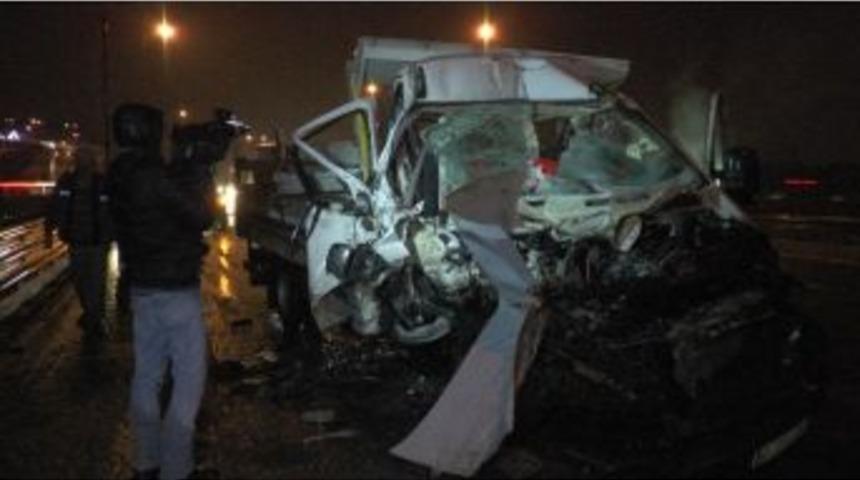 Kamyonet Tır&rsquo;a &Ccedil;arptı: 1 Yaralı