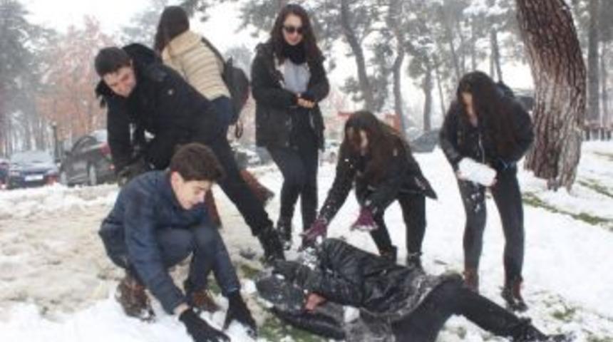 Denizli’nin Bazı İlçelerde Eğitimde Kar Tatili