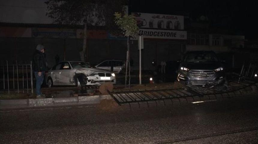 Adana&rsquo;da Maddi Hasarlı Zincirleme Trafik Kazası