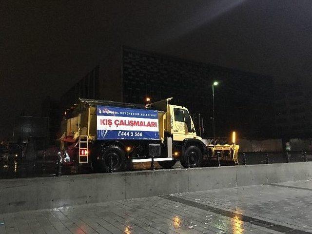 İstanbul’da Karla Karışık Yağmur Gece Boyunca Etkili Oldu