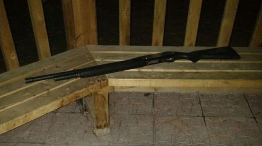 Hastane Bah&ccedil;esinde Kendini Ayağından Vurdu