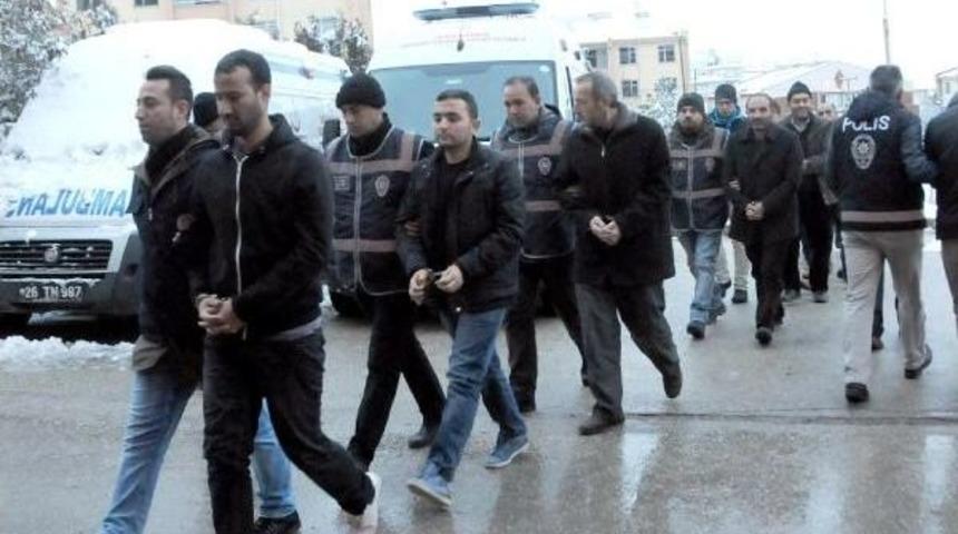 Fet&ouml; Ş&uuml;phelisi Akademisyenler Adliyeye Sevk Edildi