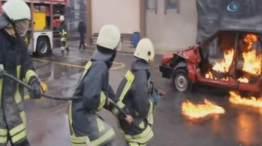 Paramedik &Ouml;ğrenciler İtfaiyede &Ouml;zel Harekat Polisi Gibi Eğitim Alıyorlar