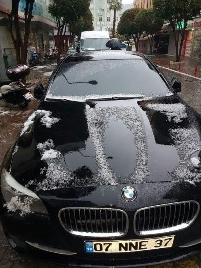 Alanya’da Aniden Bastıran Dolu Vatandaşlara Zor Anlar Yaşattı