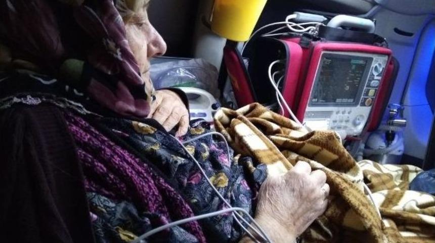 Karları Aşan 112 Ekipleri Zehra Nine&rsquo;ye Ulaştı