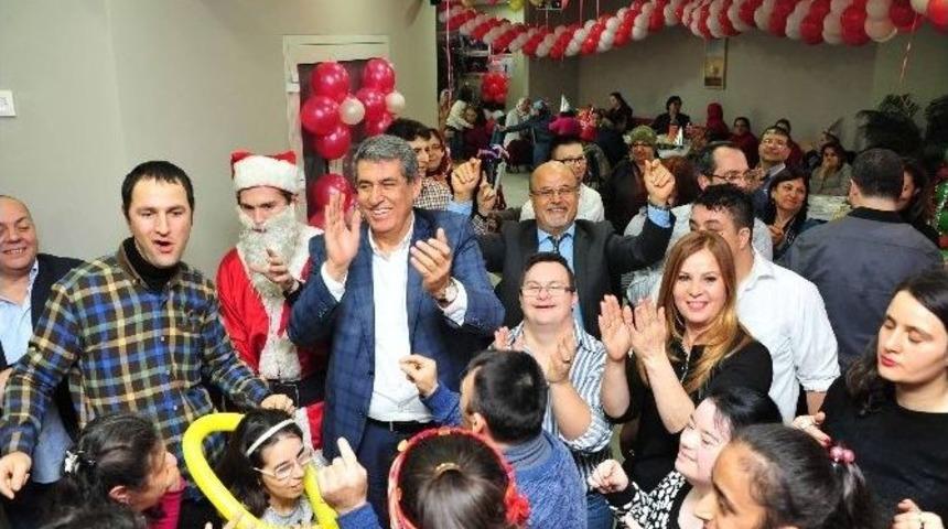 Bal&ccedil;ova&rsquo;da Engelli Gen&ccedil;lere &Ouml;zel Yeni Yıl Partisi