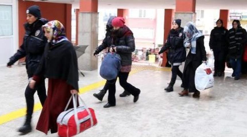 Kocaeli'de Fet&ouml;'den G&ouml;zaltına Alınan 10 Kişi Adliyede