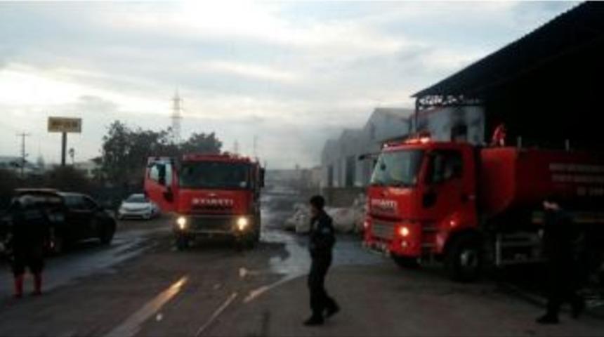 İskenderun&rsquo;da Geri D&ouml;n&uuml;ş&uuml;m Tesisinde Yangın