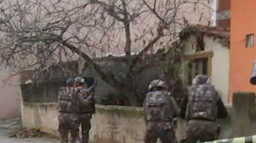 Pompalı T&uuml;fekle Akrabasını Rehin Aldı