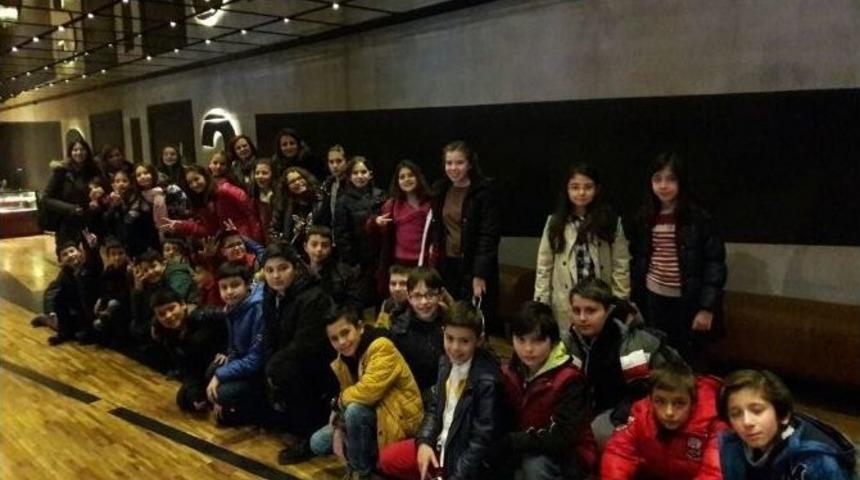 Ortaokul &Ouml;ğrencileri Seyrettikleri Filmle İngilizcelerini Pekiştirdi