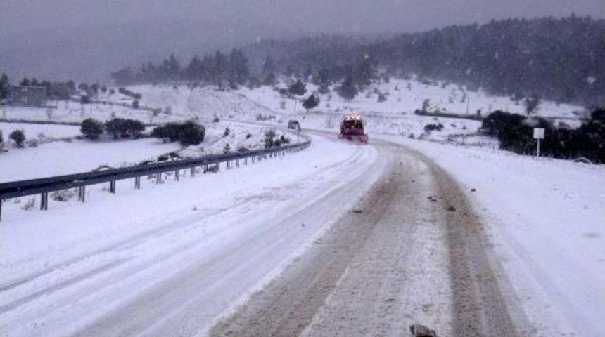 &Ccedil;anakkale'de 18 K&ouml;y Yolu Kapalı
