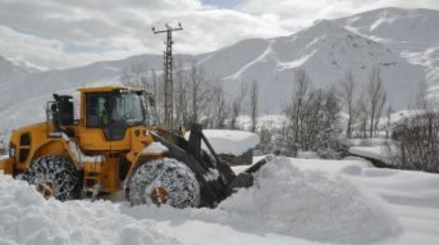 Hakkari&rsquo;de T&uuml;m Yollar A&ccedil;ıldı