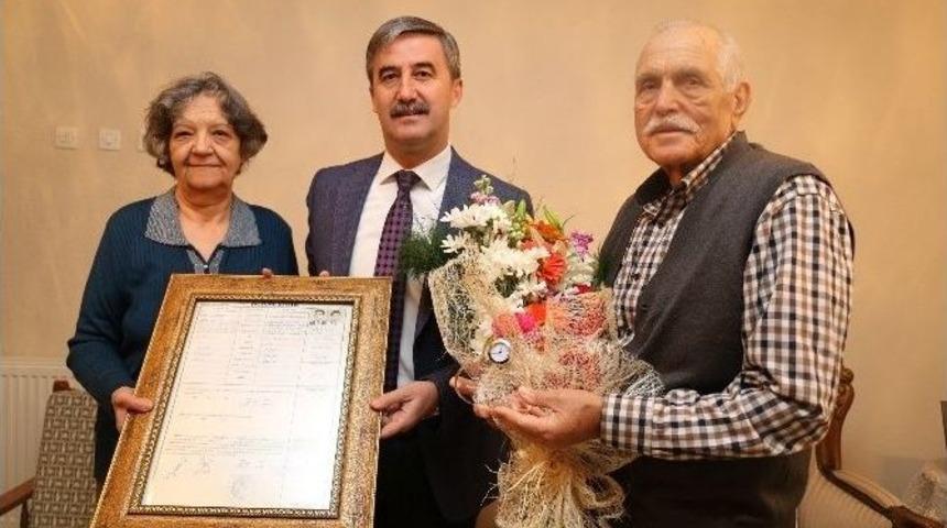 Yarım Asırlık Sevgilere Başkan Şirin’den Jest