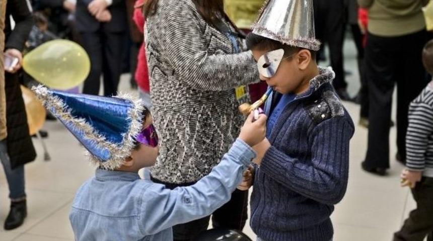 Engelliler Yeni Yıl &Ouml;ncesi G&ouml;n&uuml;llerince Eğlendi