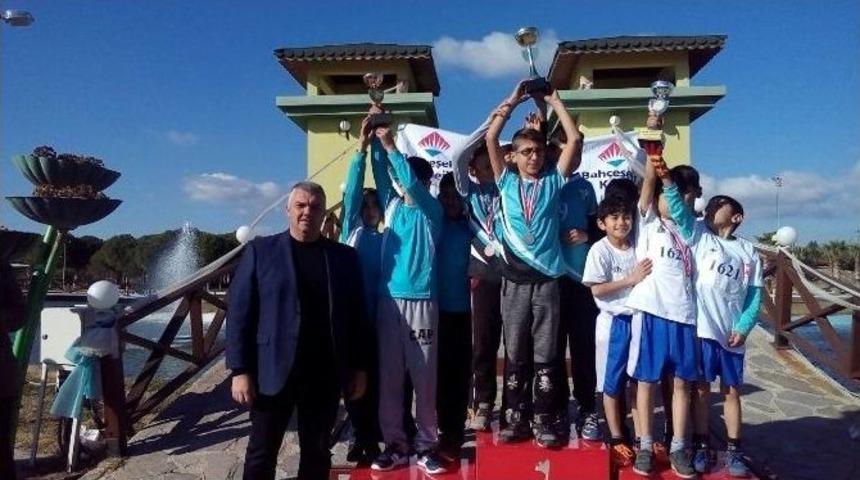 Gen&ccedil; Atletlere &Ccedil;orba B&uuml;y&uuml;kşehirden