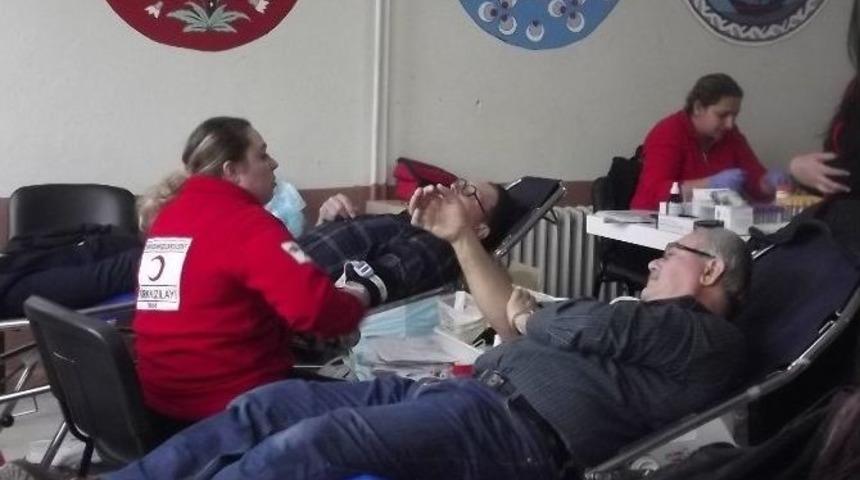 &Ccedil;an Anadolu Lisesi&rsquo;nden Kızılay&rsquo;a 79 &Uuml;nite Kan Bağışı