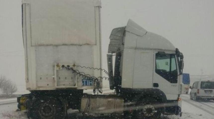 Nevşehir Acıg&ouml;l Yolunda Tır&rsquo;lar Zor Anlar Yaşıyor