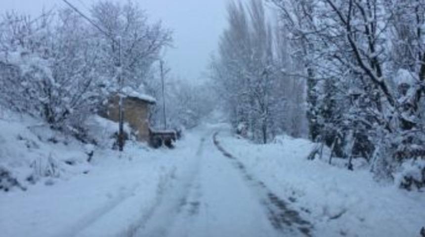 Bayırk&ouml;y Belde Belediyesi Kar Engellerini Kaldırıyor