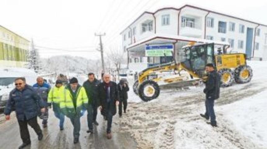 Başkan Kamil Sara&ccedil;oğlu, Kar K&uuml;reme &Ccedil;alışmalarını Yerinde İnceledi