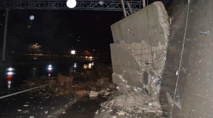 Dev Kayalar Karayolu &Uuml;zerine D&uuml;şt&uuml;