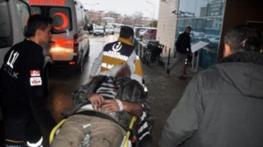 Kafası Banda Sıkışan İşçi Ağır Yaralandı