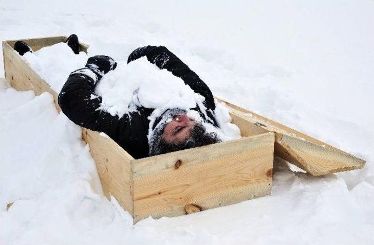 Terörün Yaşattığı Acılara Tabutla Dikkat Çekti G1