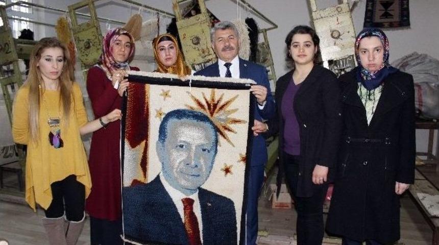 Cumhurbaşkanı Erdoğan’ın Resmi İlmek İlmek Dokundu