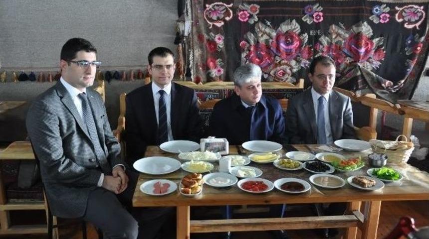 Vali Rahmi Doğan, Kars Kalesi&rsquo;nde Basın Mensupları İle Buluştu