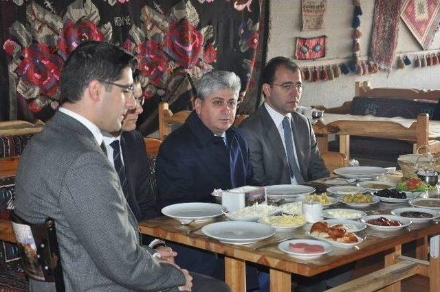 Vali Rahmi Doğan, Kars Kalesi’nde Basın Mensupları İle Buluştu