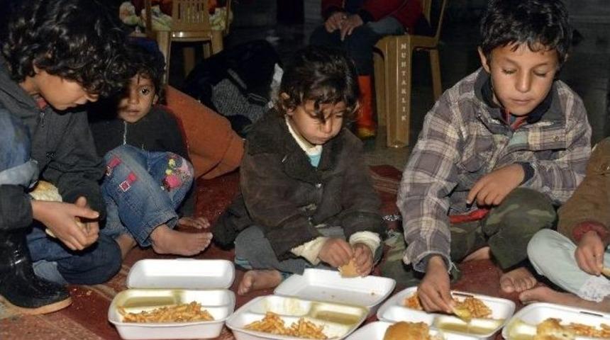 B&uuml;y&uuml;kşehir Belediyesi, Suriyeli M&uuml;ltecilere De Yardım Elini Uzattı