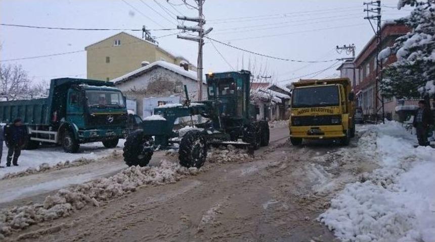 İn&ouml;n&uuml; Belediyesi Karla M&uuml;cadelesini S&uuml;rd&uuml;r&uuml;yor