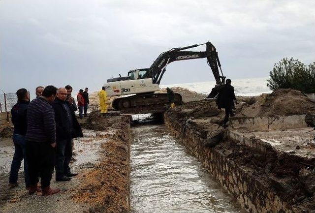 Başkan Tollu, Selden Etkilenebilecek Yerleri Gezerek, İncelemelerde Bulundu