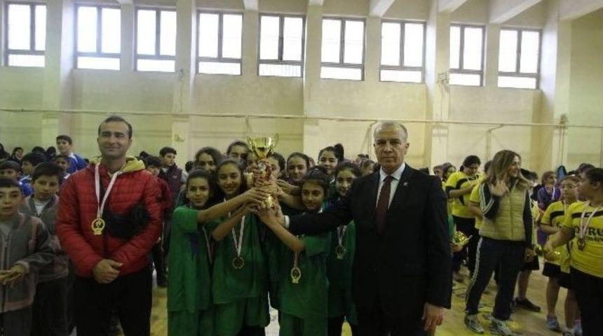 K&uuml;&ccedil;&uuml;klerde Basketbolun Şampiyonları Belli Oldu