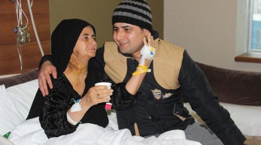 30 Yıl Boyunca Boynunda 1 Kilo T&ouml;m&ouml;r İle Yaşadı