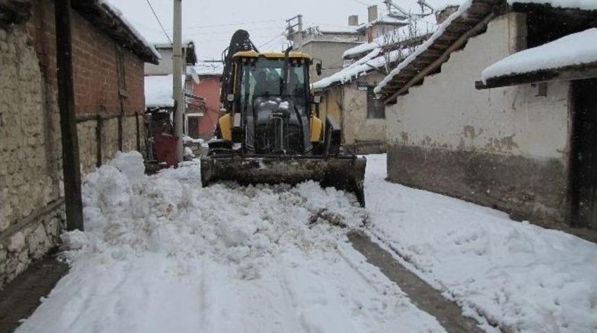 Hisarcık Belediyesi&rsquo;nden Karla M&uuml;cadele &Ccedil;alışması