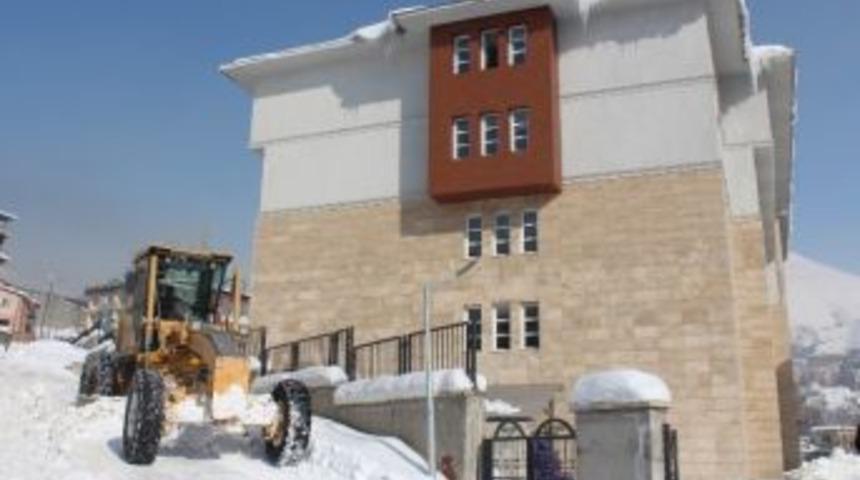Hakkari&rsquo;de Bakanların Ziyareti &Ouml;ncesi Kar Temizleme &Ccedil;alışması