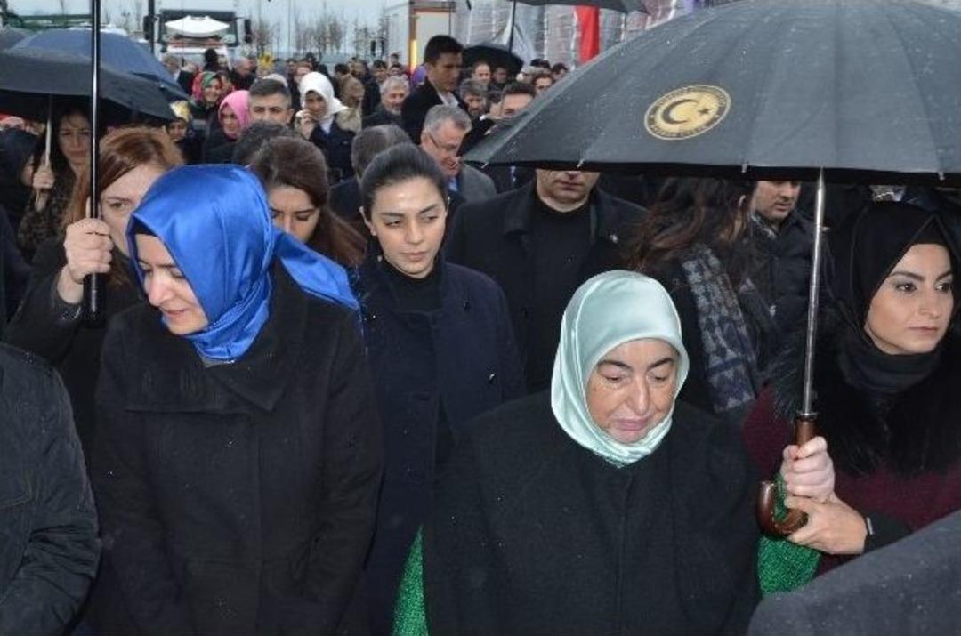 İstanbul&rsquo;dan Halep&rsquo;e 221 Yardım Tırı Yola &Ccedil;ıktı