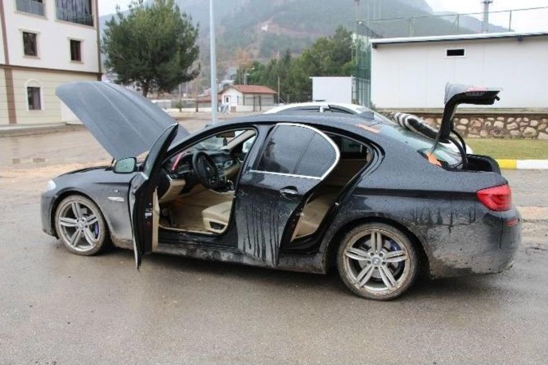 Pazarlıkta &Ccedil;aldırdığı Otomobiline &Ccedil;amura Saplanınca Kavuştu