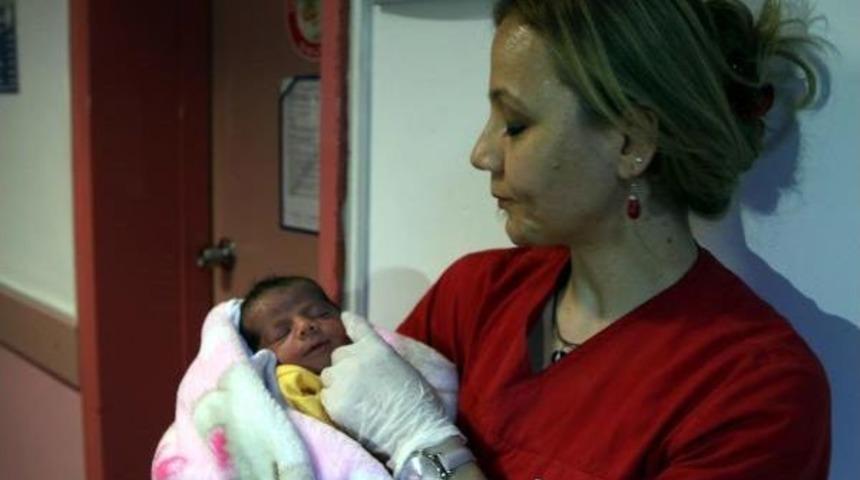 Sahile Terk Edilen Bebeğin Annesi Suriyeli Mevsimlik Iş&ccedil;i &Ccedil;ıktı