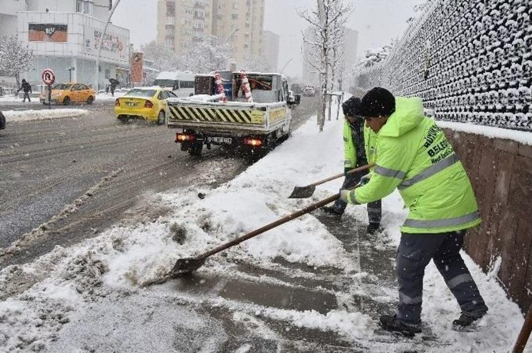 Başkent&rsquo;te Karla M&uuml;cadeleye Devam